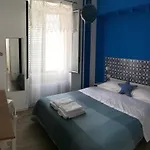 Via Dell'azzurra 3* 巴里