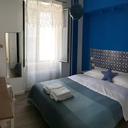 Via Dell'azzurra 3* 바리