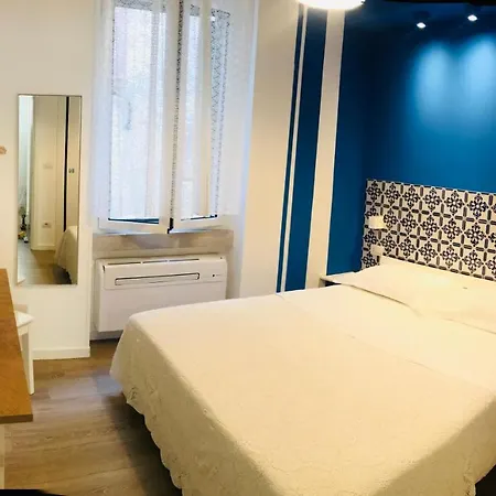 Via Dell'azzurra 3* Bari