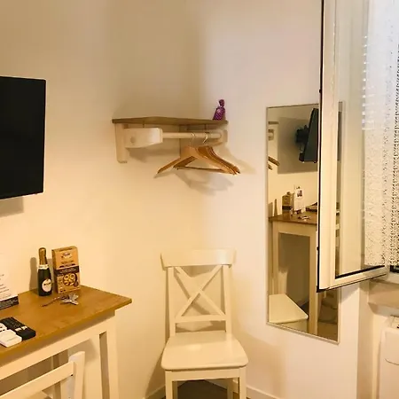 Via Dell'azzurra 바리