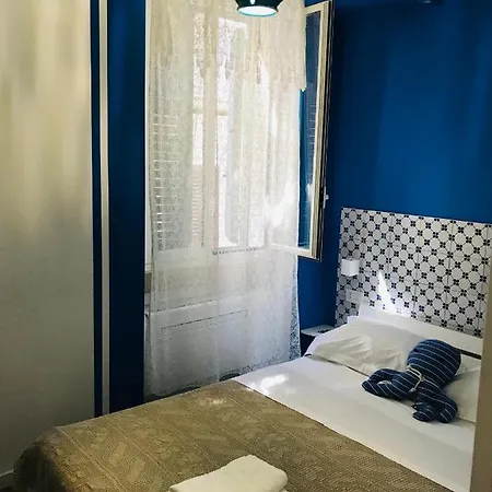 Via Dell'azzurra 바리