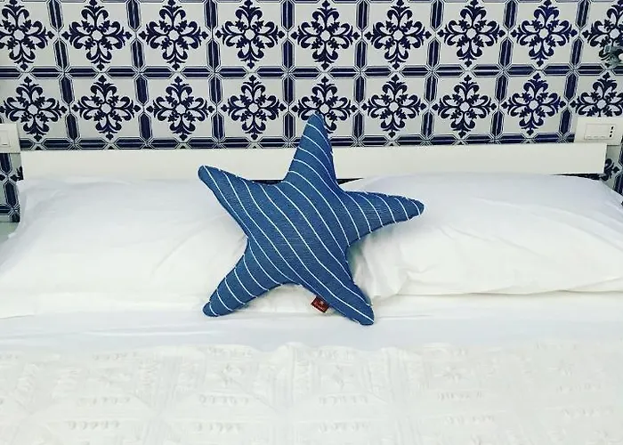 Via Dell'azzurra 3* Bari