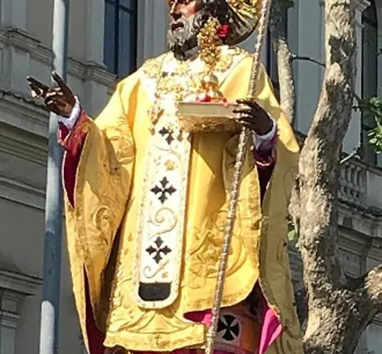 Via Dell'azzurra 3* Bari