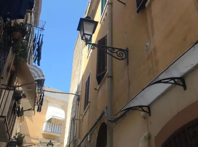 Via Dell'azzurra 3* Bari