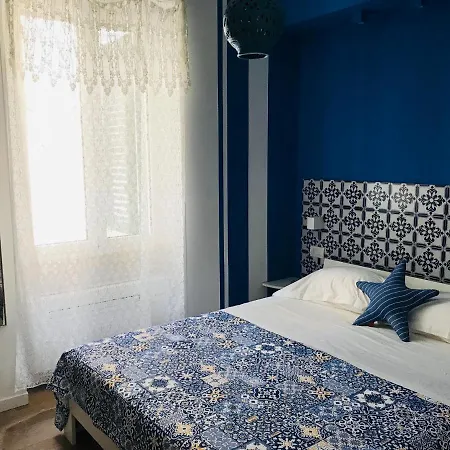 Via Dell'azzurra 3* Бари