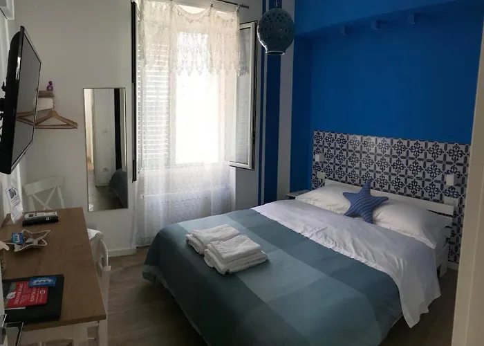 Via Dell'azzurra 3* בארי