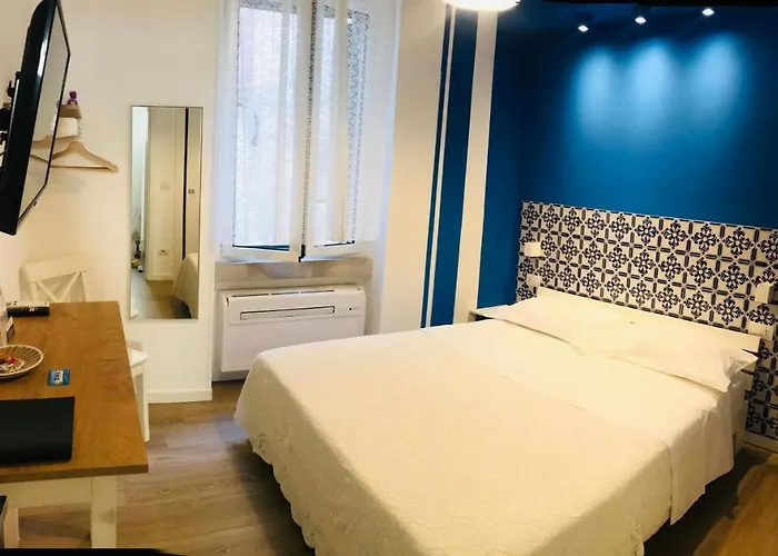 Via Dell'azzurra 3* Bari