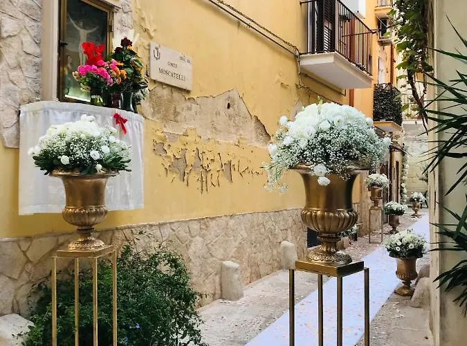 Via Dell'azzurra 3*