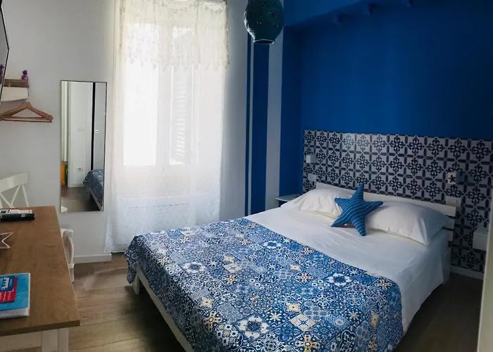 לינה וארוחת בוקר Via Dell'azzurra 3*